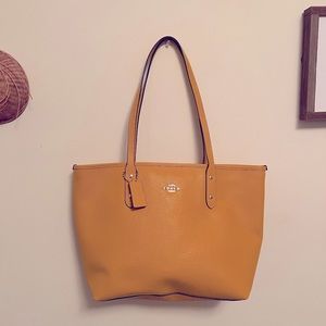 BRAND NEW / Coach tote - mustard yellow